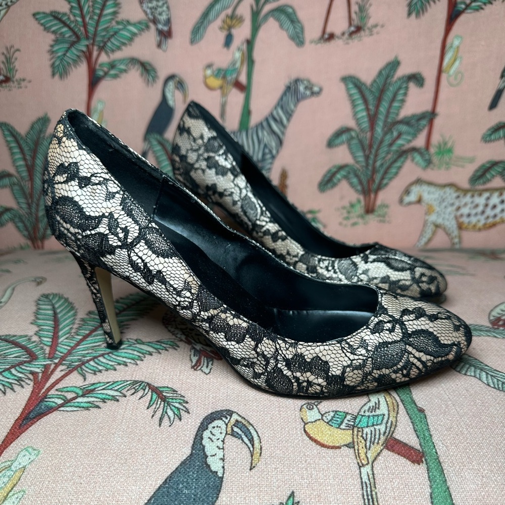 Ann Taylor Abbey Black & Blush Lace Women’s Size 9 Pumps Classic High Heels